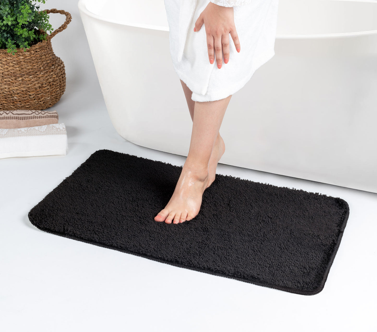 MEGGIN Bathroom Rug I Machine Washable Bath Mat, Non Slip Shower Mat, Absorbent Wet Room, Bath Rug, High Pile, Easy Care I Black