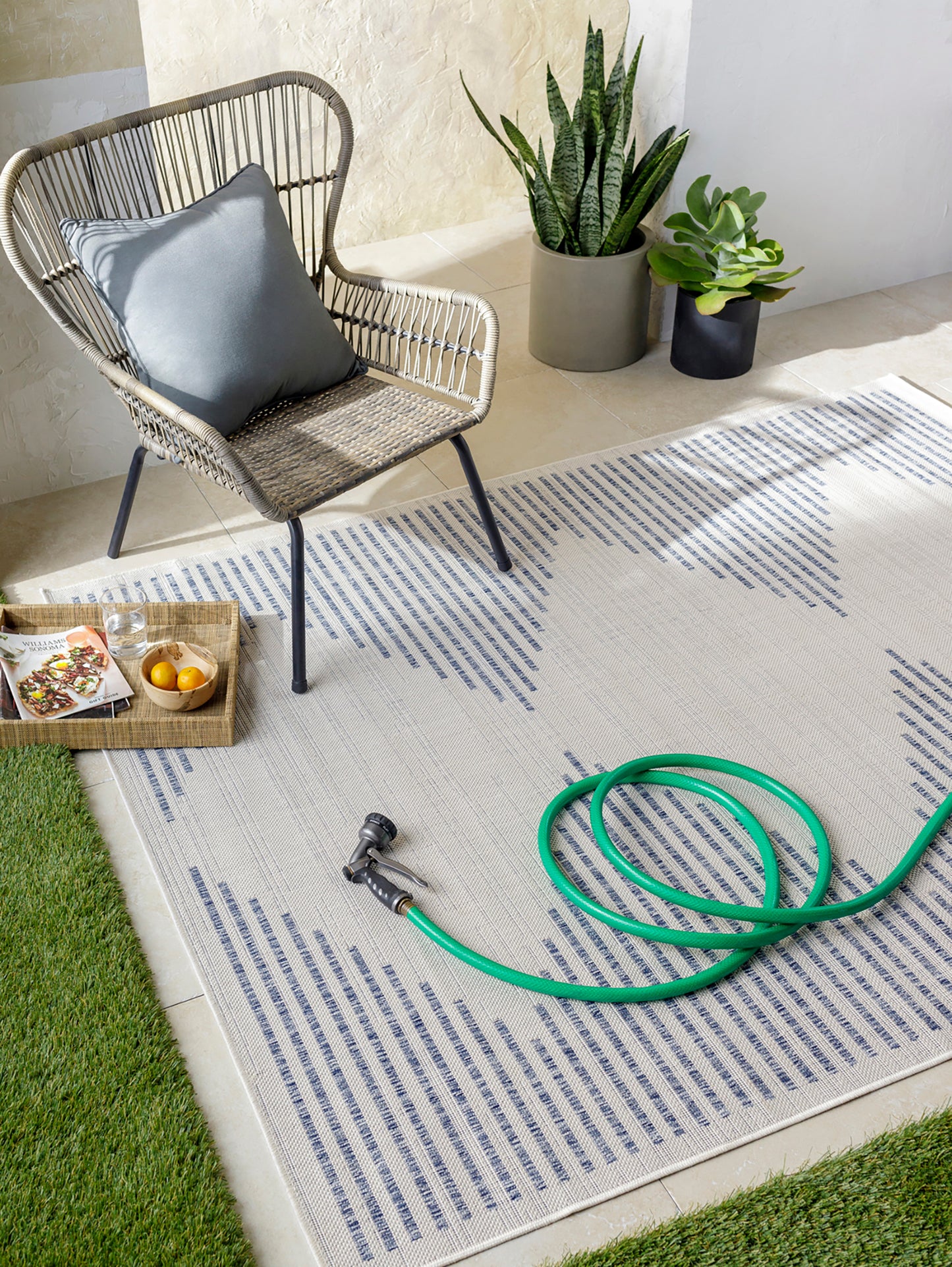 KLEMME In- & Outdoor Rug I Balcony, Terrace, Kitchen, Garden, Patio, Veranda I Modern Boho Rug, UV Weather Stain Resistant I Blue, Ivory